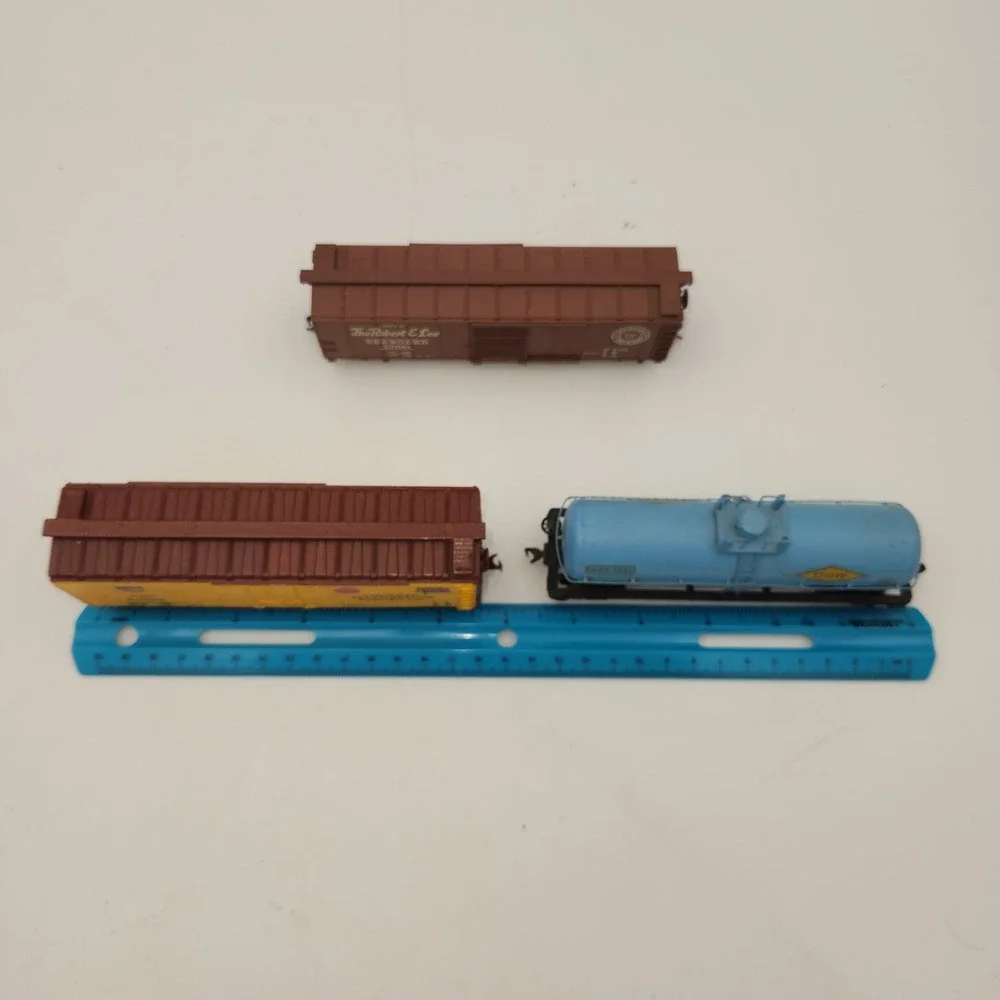 Vintage HO Scale Train Lot Seaboard Boxcar Dow Tanker ART Refrigerator Car